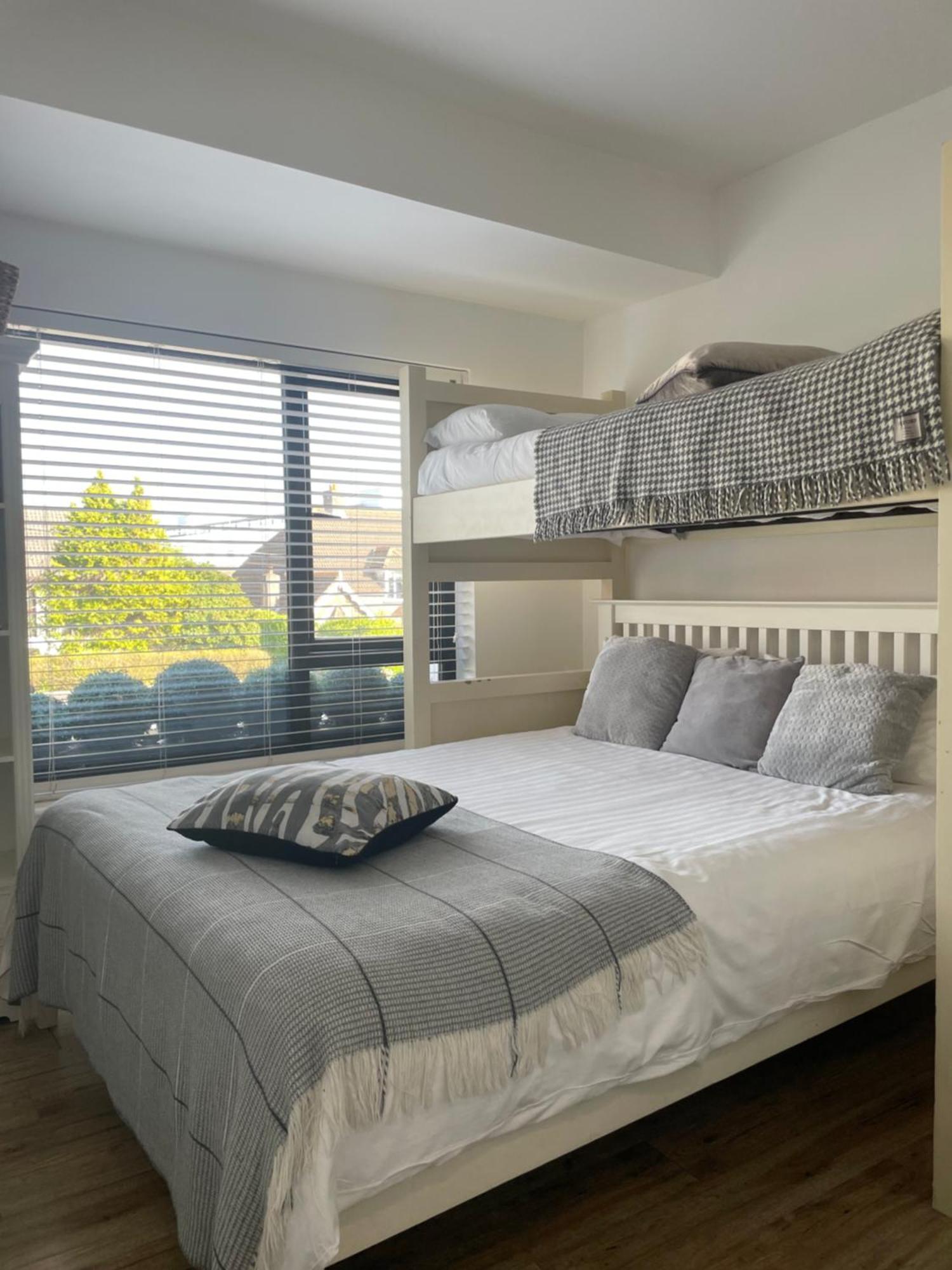 ゴールウェイ Mocha Newcastle Bed & Breakfast エクステリア 写真